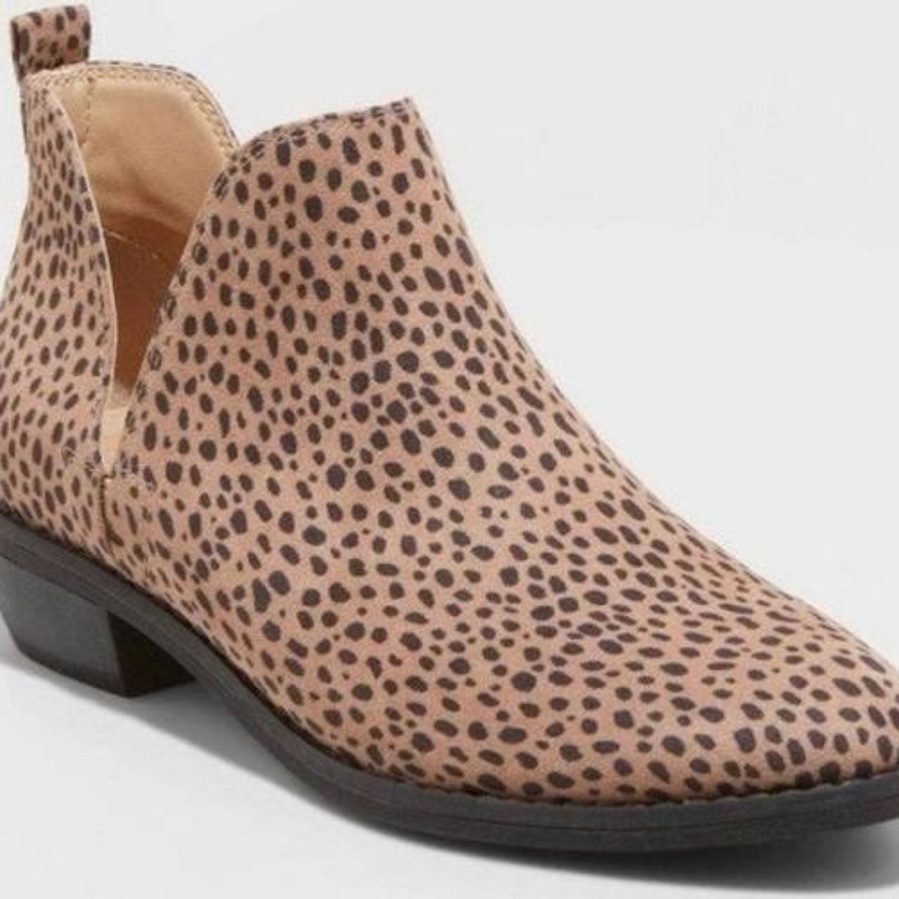 Women’s Universal Thread Leopard Print Ankle Boots Memory Foam Size 7